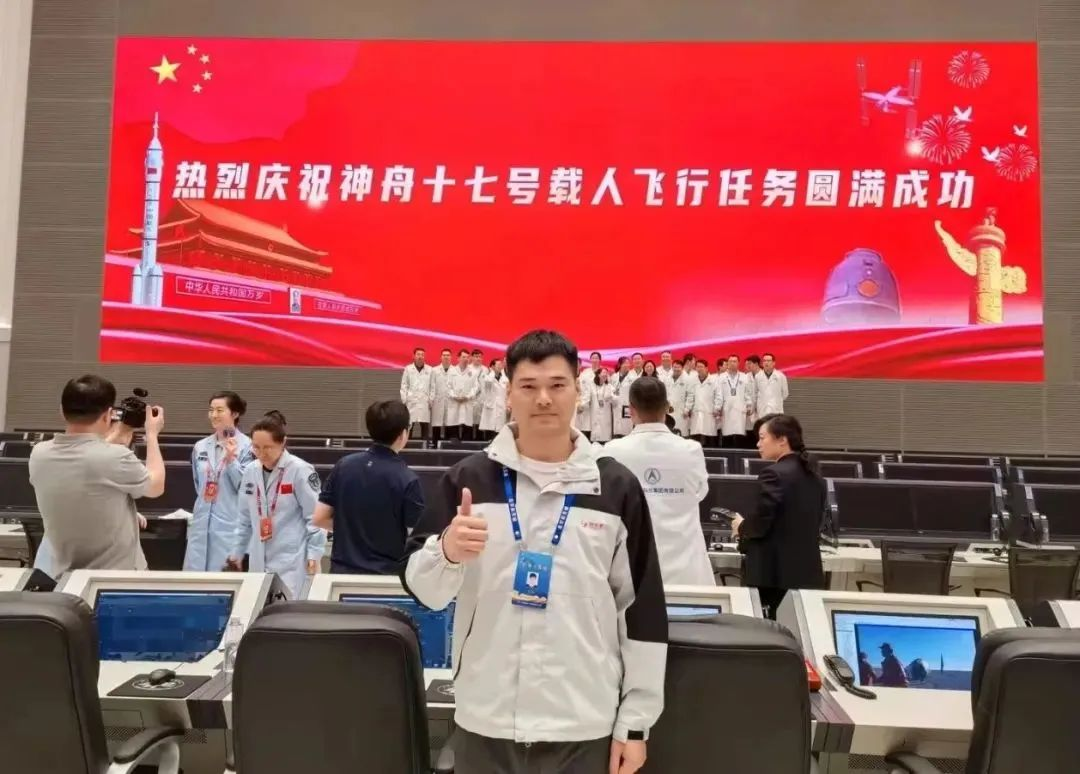 神舟十九号发射圆满乐成，，，，，，，，中国航天又见大红屏！