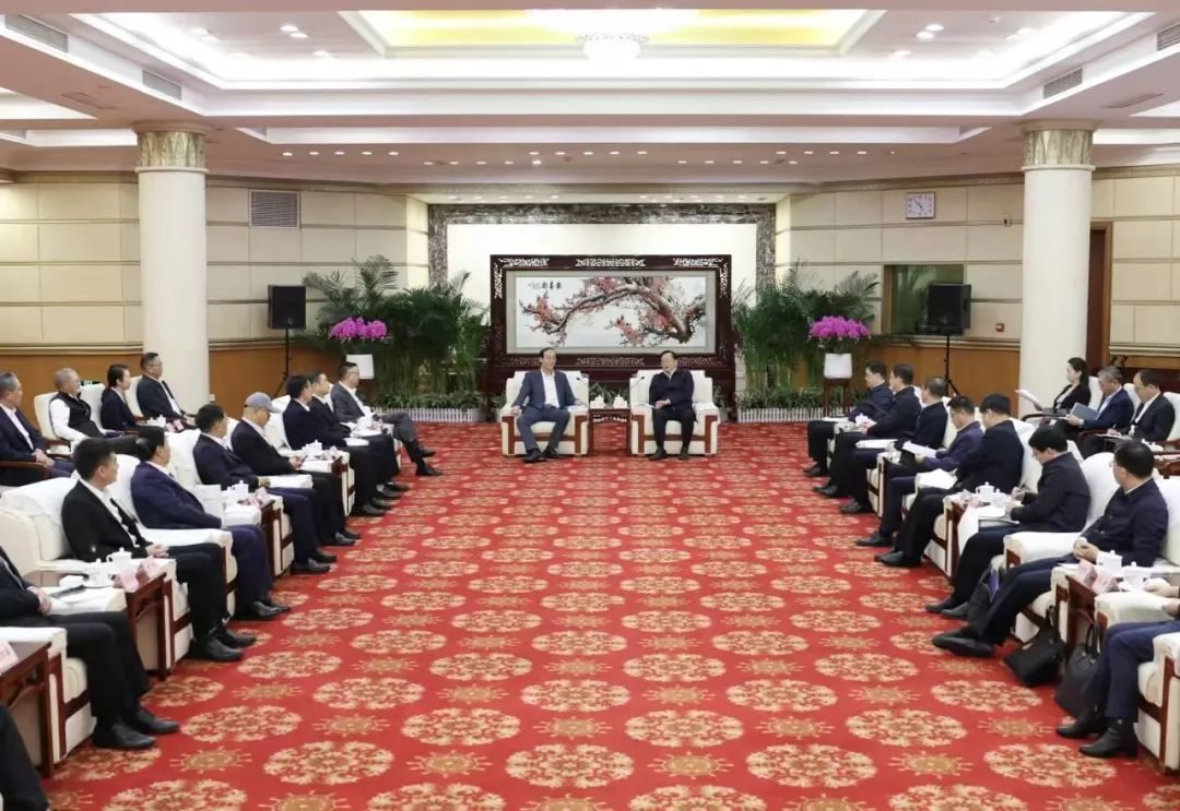 豪运国际welcome董事长李军受邀出席华中科技大学第十六届企业家论坛，，，，，并发演出讲