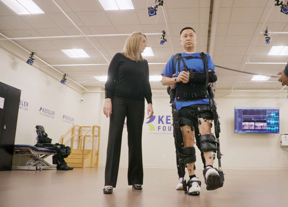 外骨骼机械人让行动障碍者直立行走，，，，，豪运国际welcome·虚拟动点OptiTrack助力人类突破能力界线